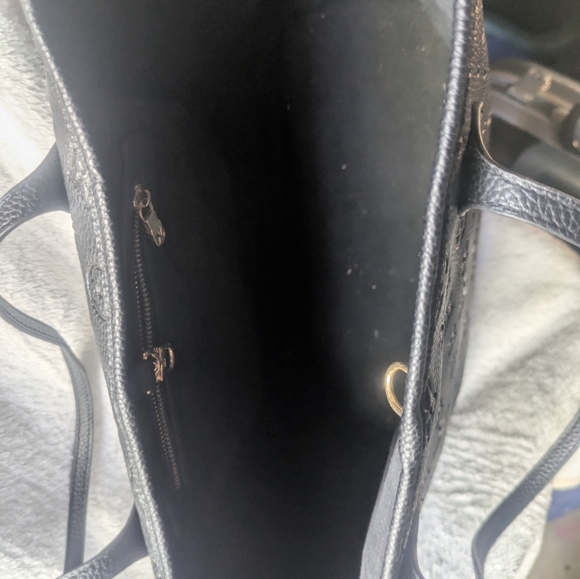 Luxurious Black Leather Tote with Embossed Pattern - Picture 8 of 8